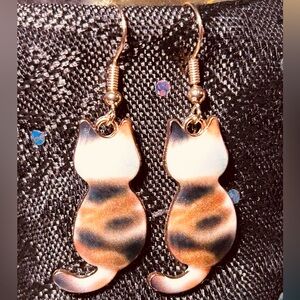 Cats 🐈 multicolor sitting cats earrings